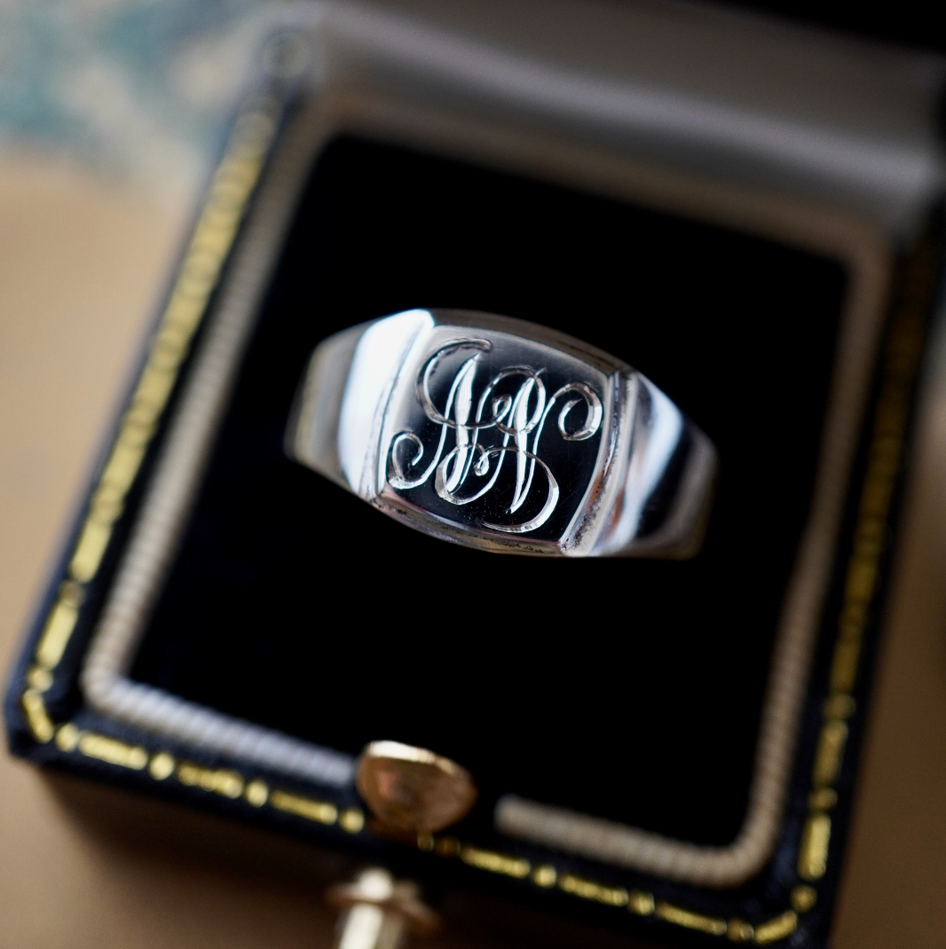 【K10】Cushion Signet Ring