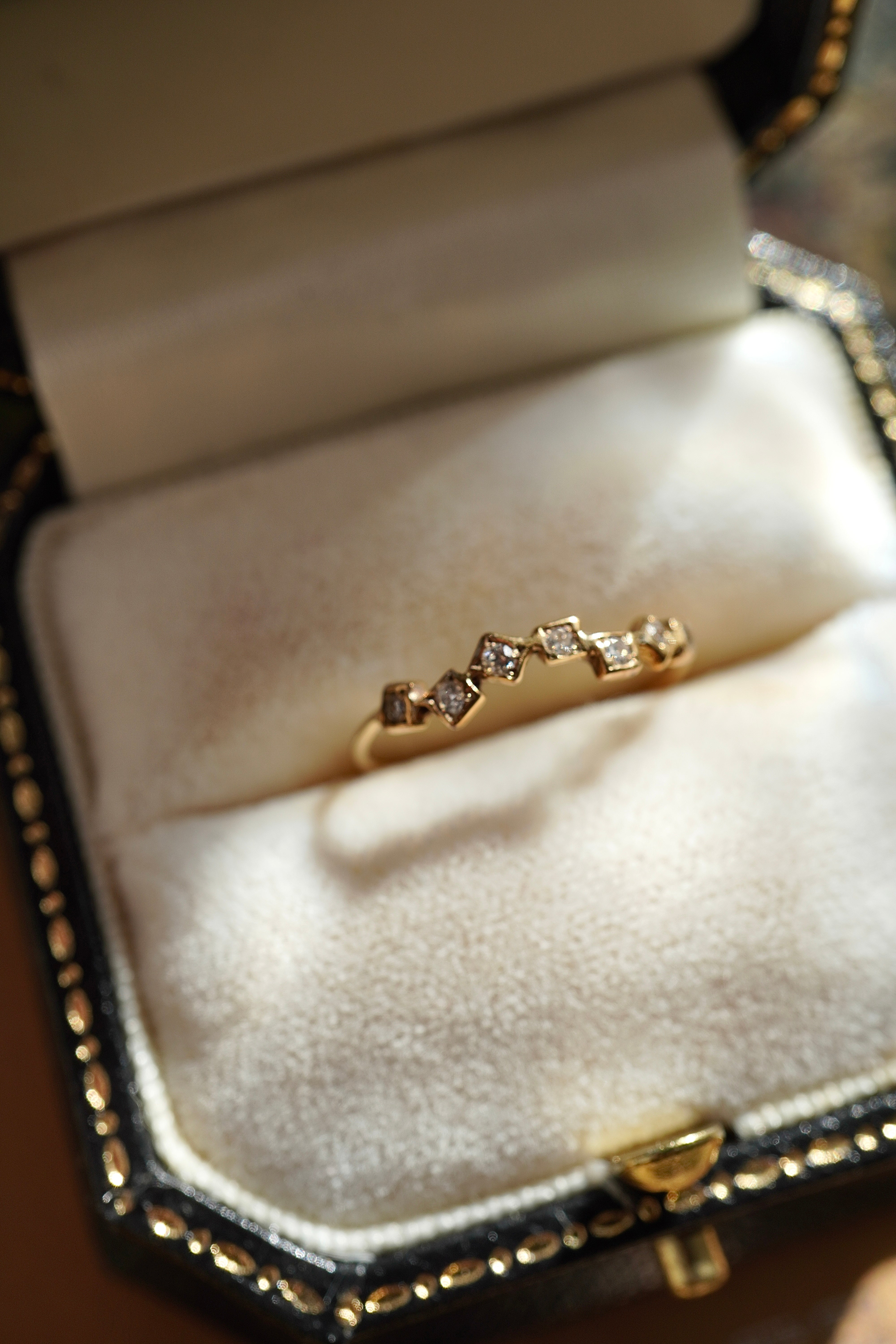 Square diamond line ring [SHAFCA] – K1820 ATELIER