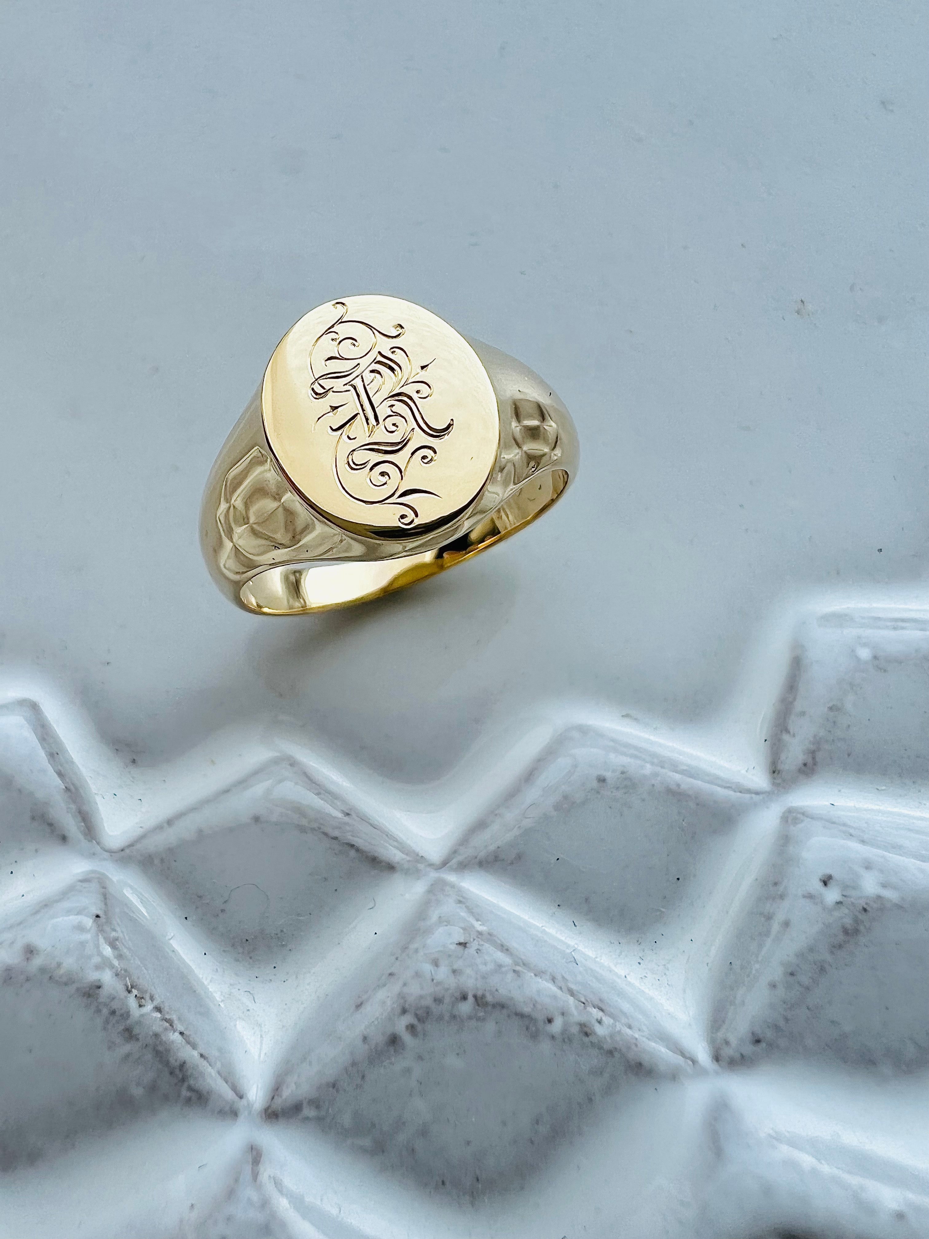 【SILVER/K10/K18】Middle OVAL SIGNET Ring K18WG(無垢)【¥181700】