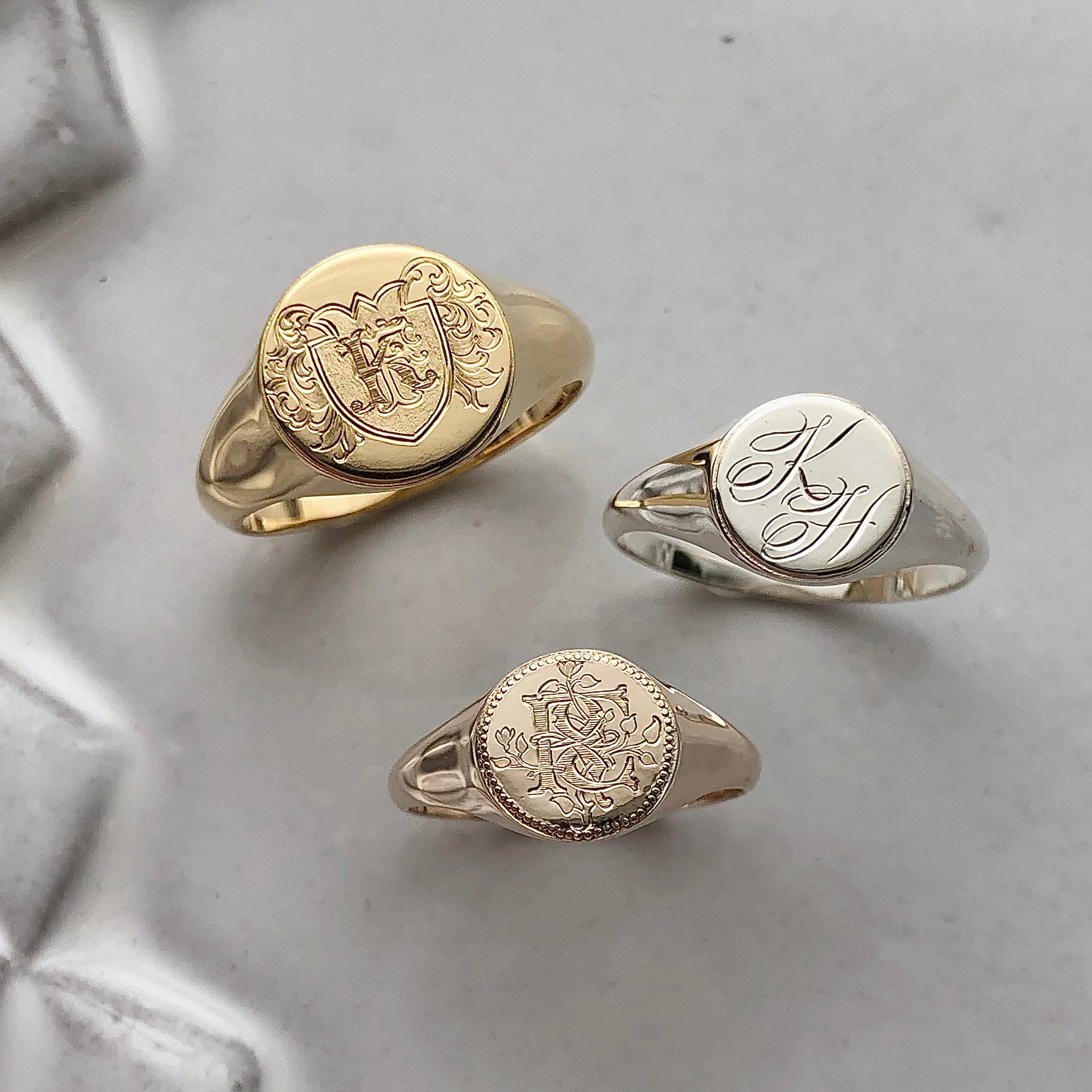 【K18】Small Round Signet Ring