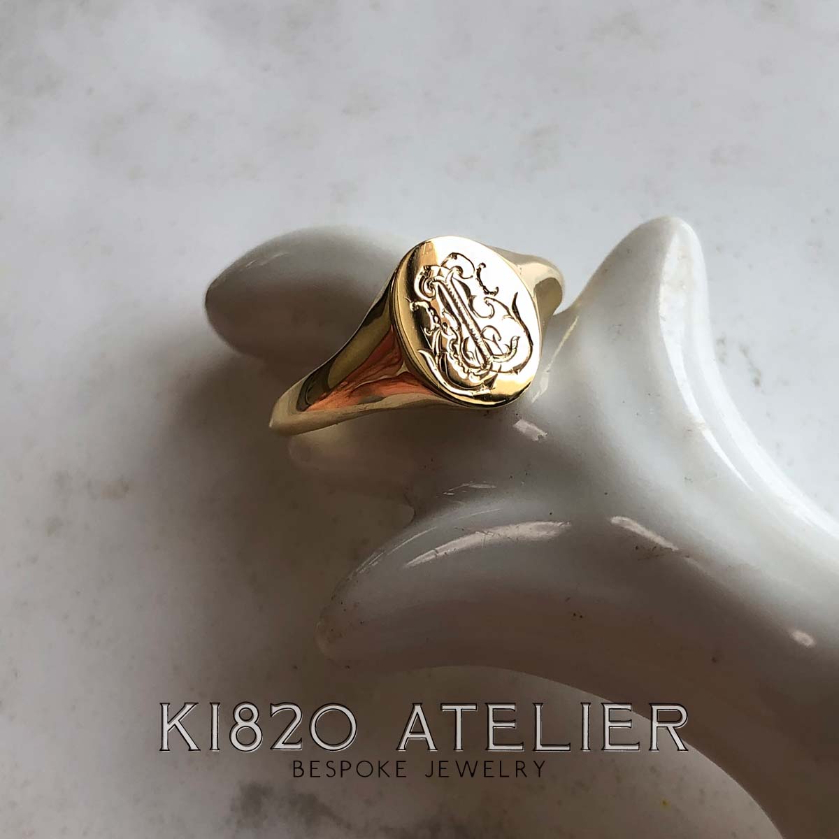 【K18】Small Oval Signet Ring